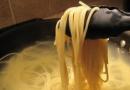 पास्ता कसा चोरायचा.  माझ्या स्वतःच्या अनुभवावरून.  संपूर्ण धान्य पास्ता कसा शिजवायचा
