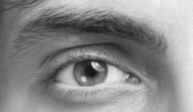 Психологически проблем с потрепване на очните мускули и недостиг на витамини