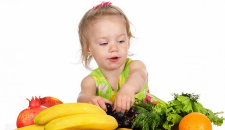 Thức ăn cho người lớn hay thức ăn cho trẻ em: thức ăn cho trẻ 1 tuổi